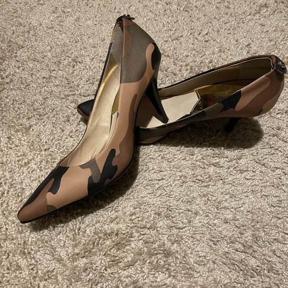 Michael Kors CAMO HEEL 👠 - Picture 1 of 8